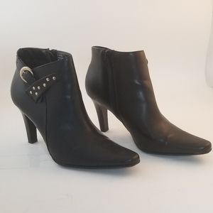 White Mountain Heeled Ankle Boots